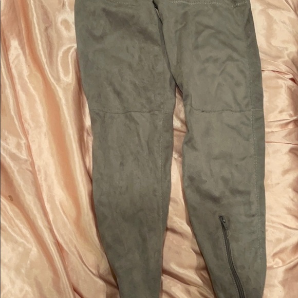 Thigh high grey suedette boots - Picture 3 of 4